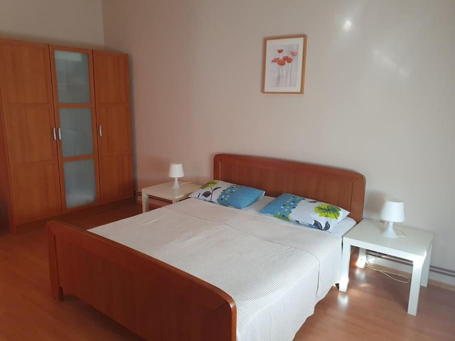 Neli Apartment *